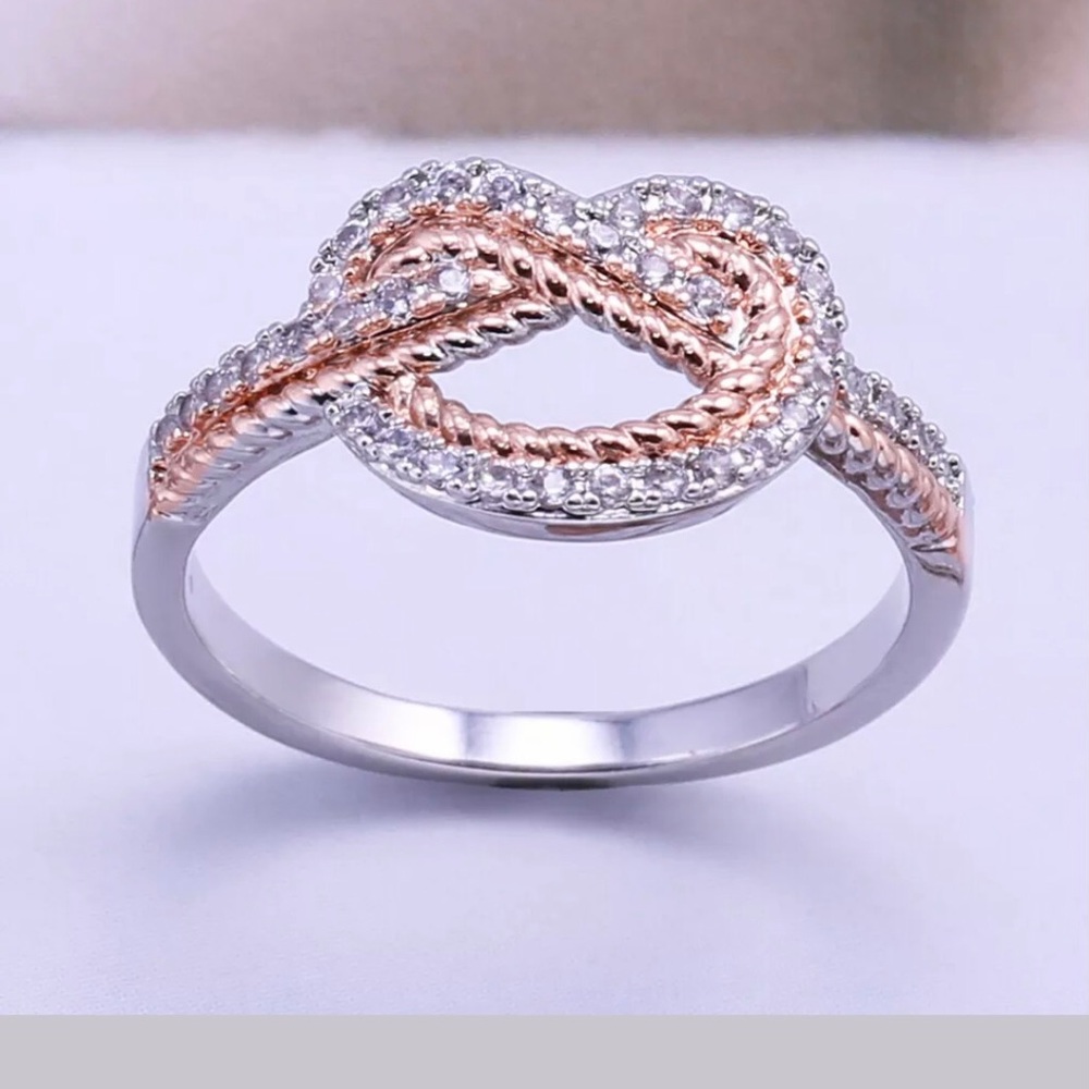 NWT Two Tone Knot Ring Sz 7